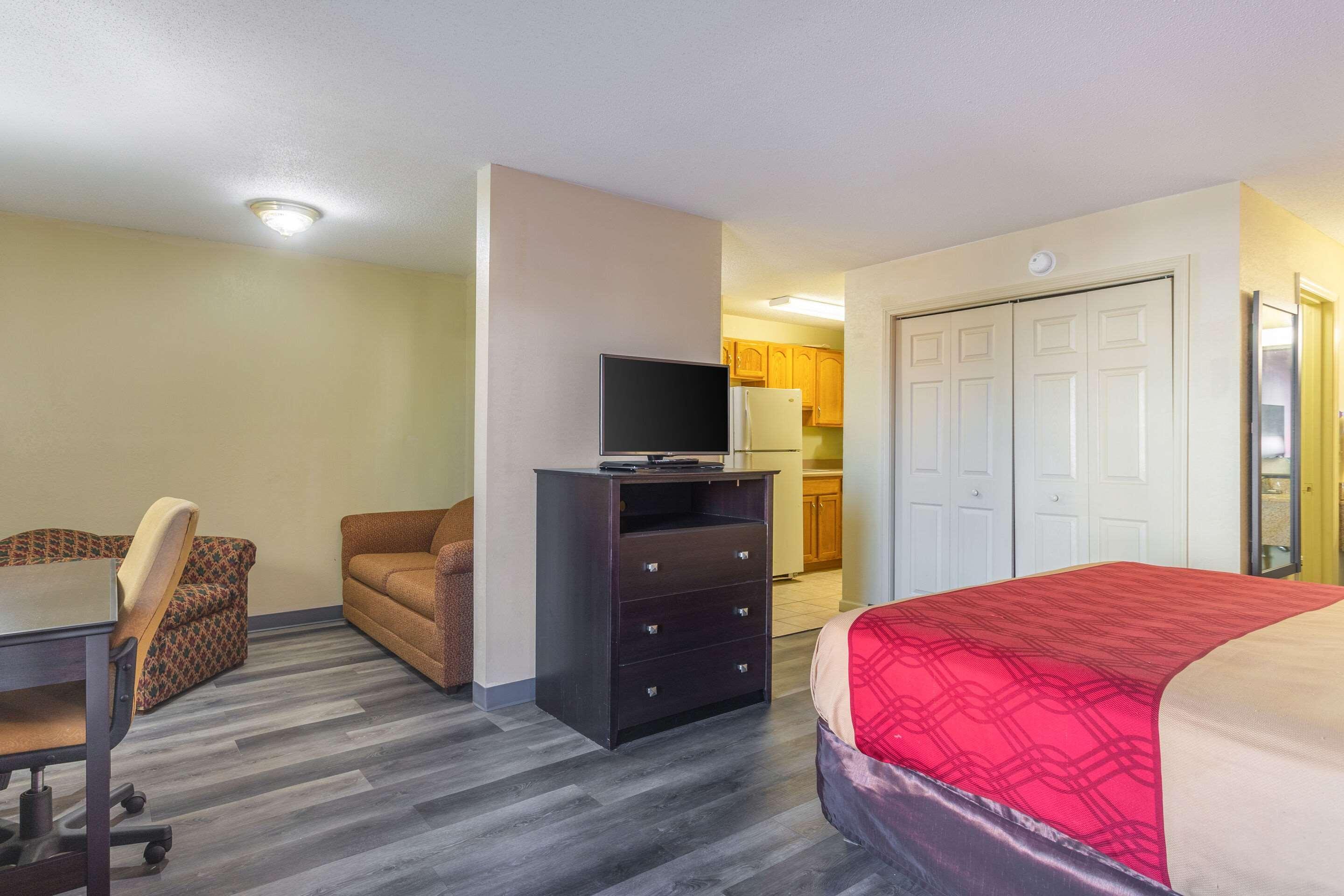 Econo Lodge & Suites Clarksville Exteriör bild