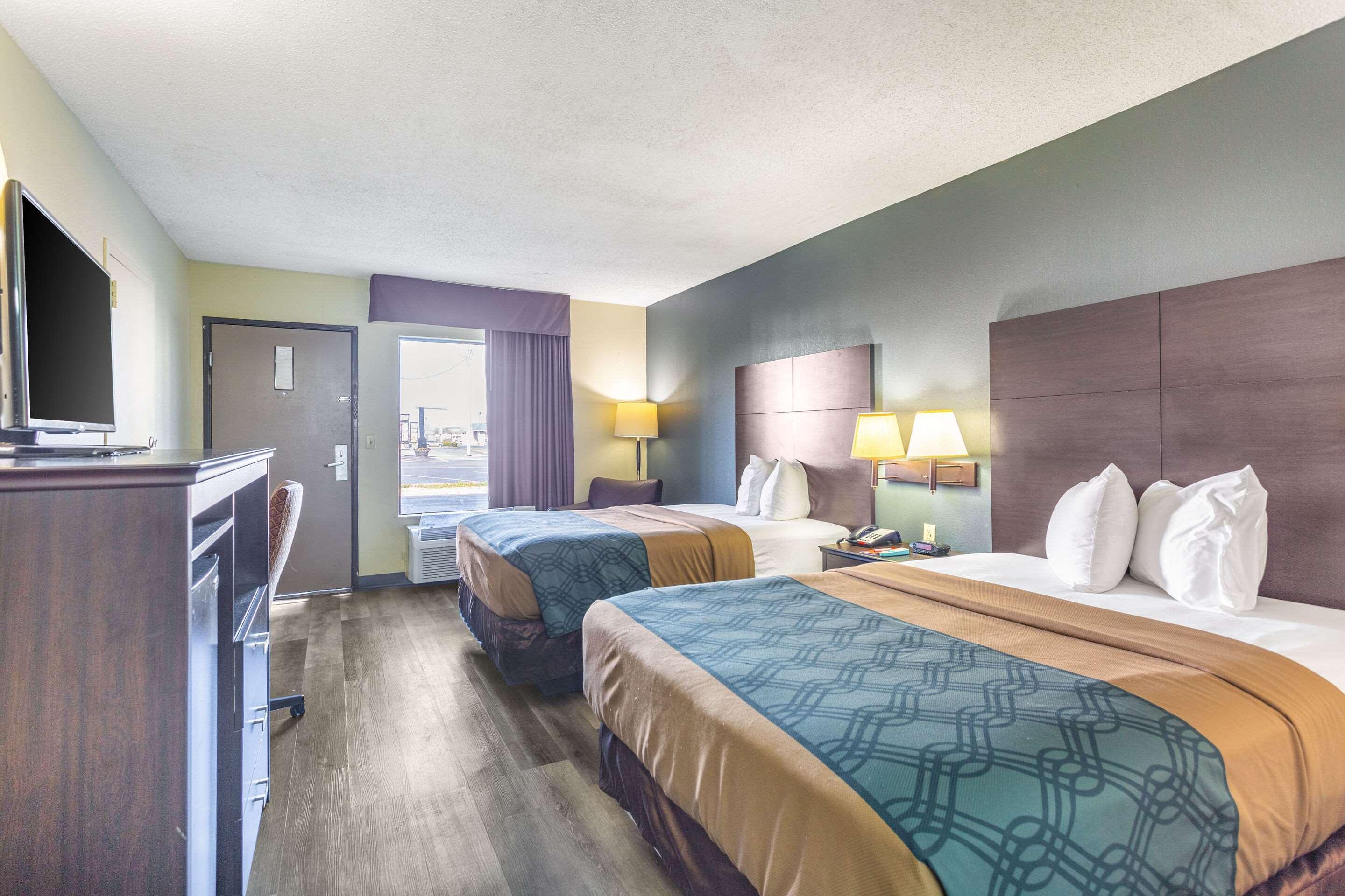 Econo Lodge & Suites Clarksville Exteriör bild