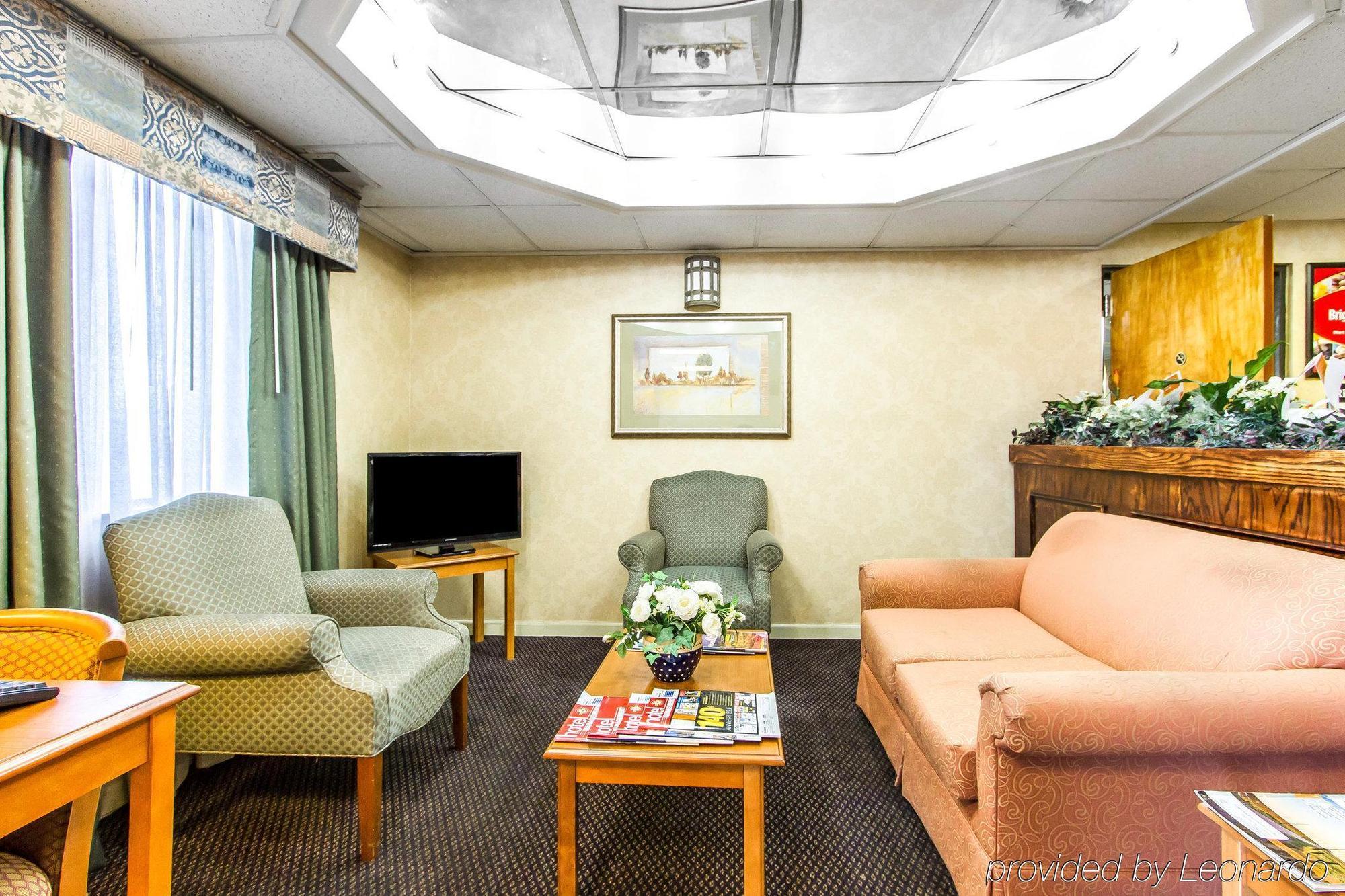 Econo Lodge & Suites Clarksville Exteriör bild