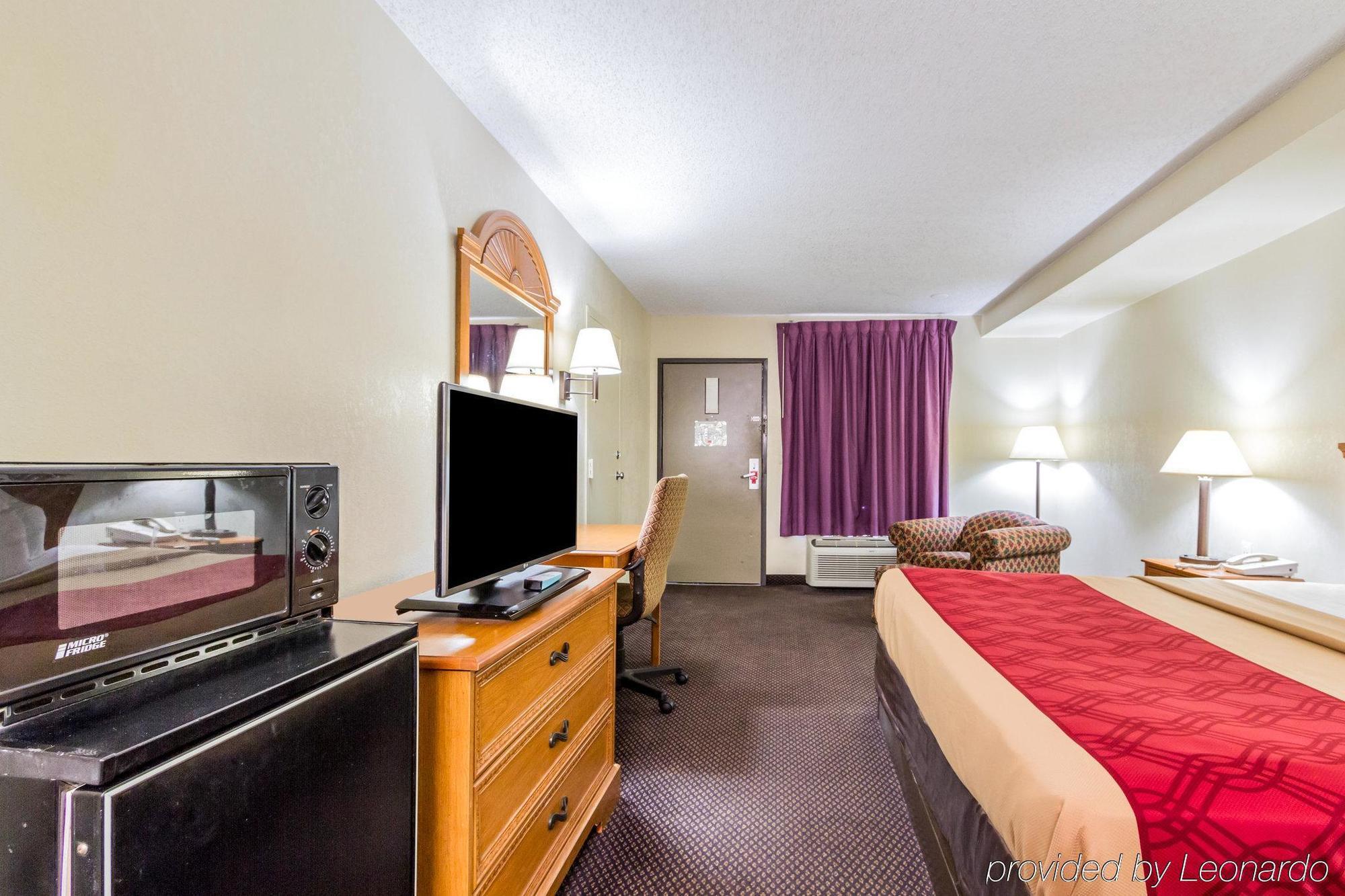 Econo Lodge & Suites Clarksville Exteriör bild