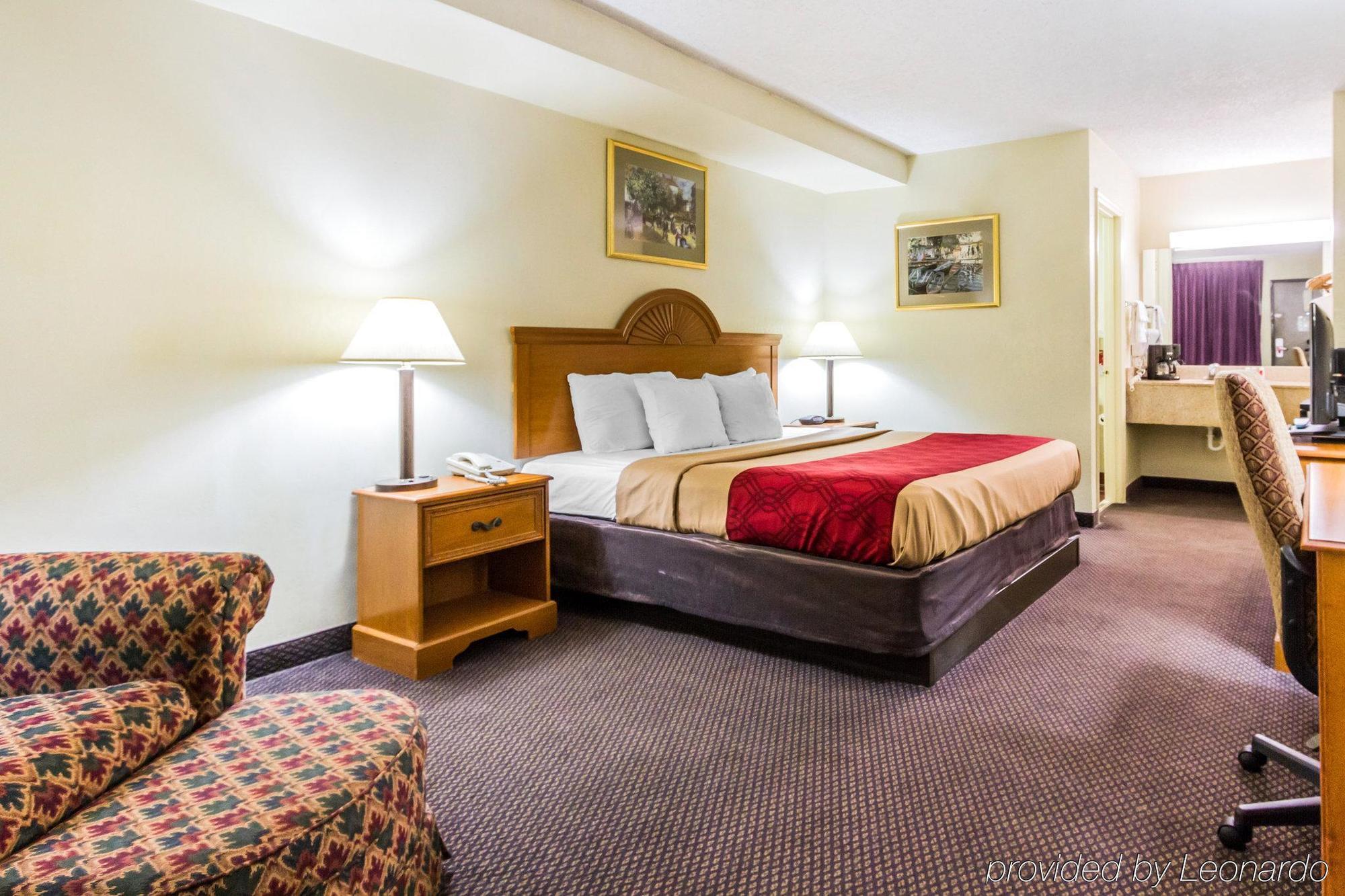 Econo Lodge & Suites Clarksville Exteriör bild