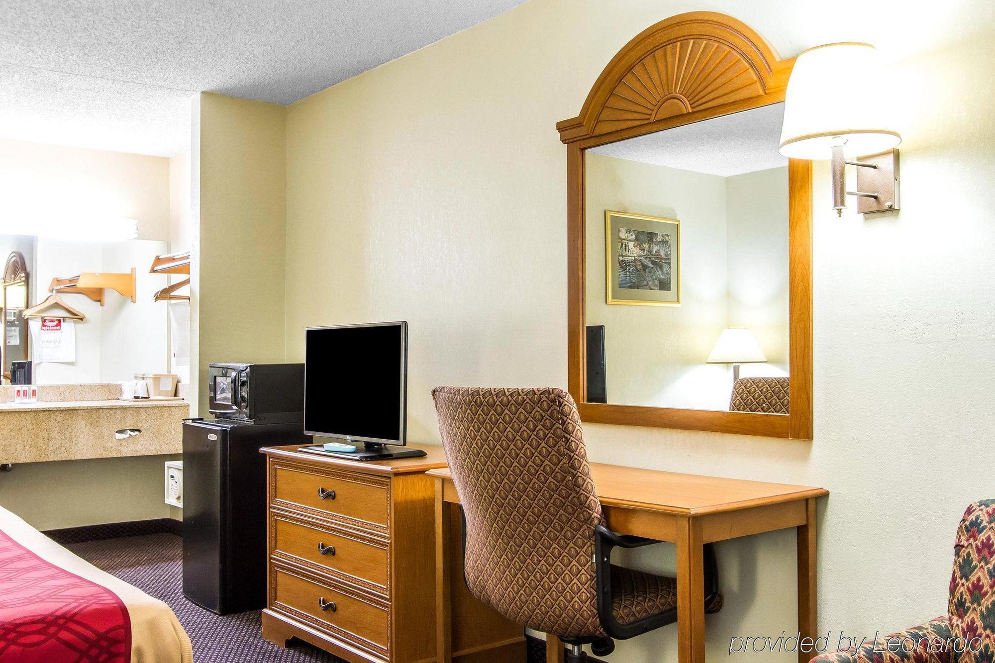 Econo Lodge & Suites Clarksville Exteriör bild