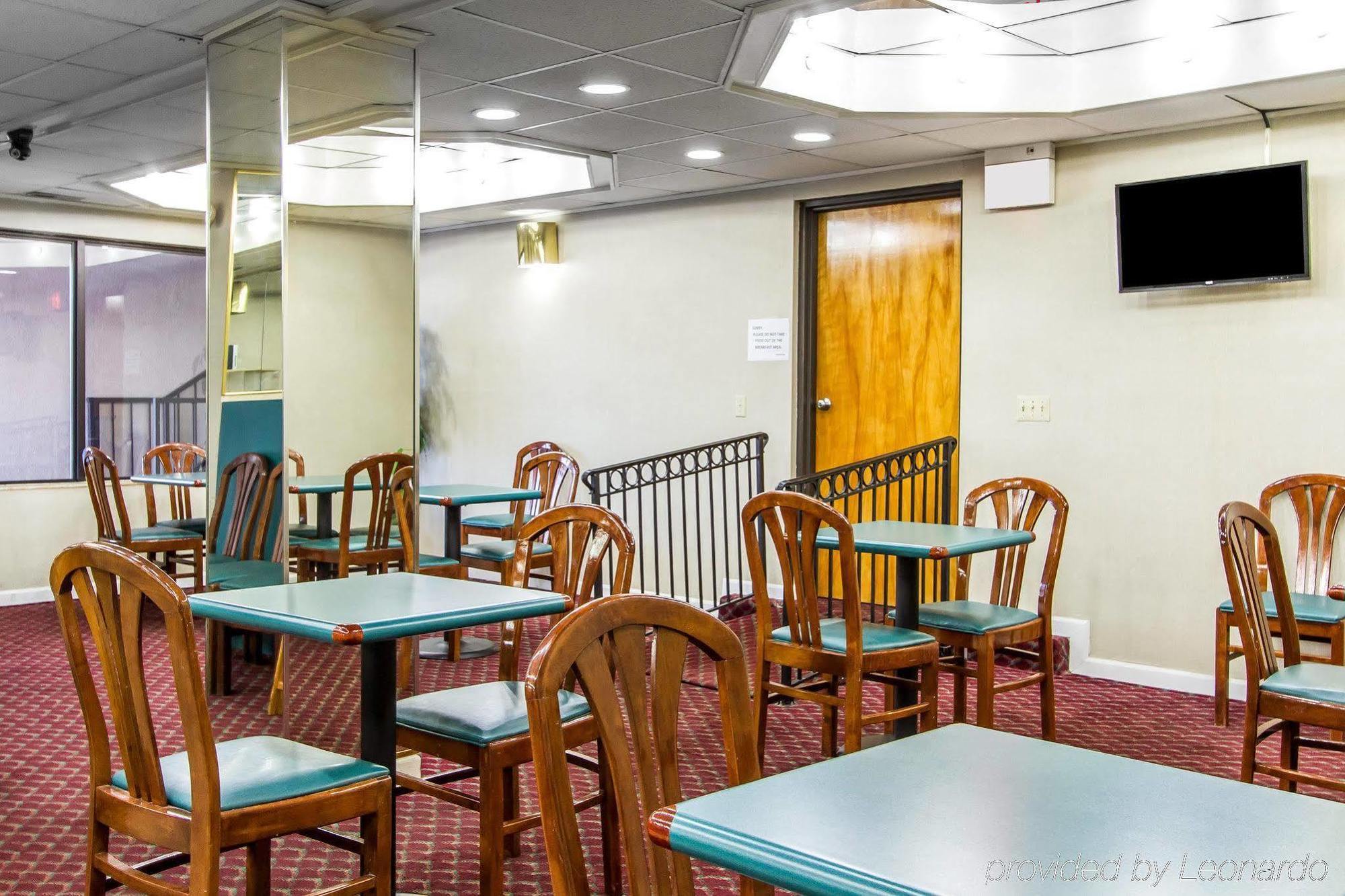 Econo Lodge & Suites Clarksville Exteriör bild
