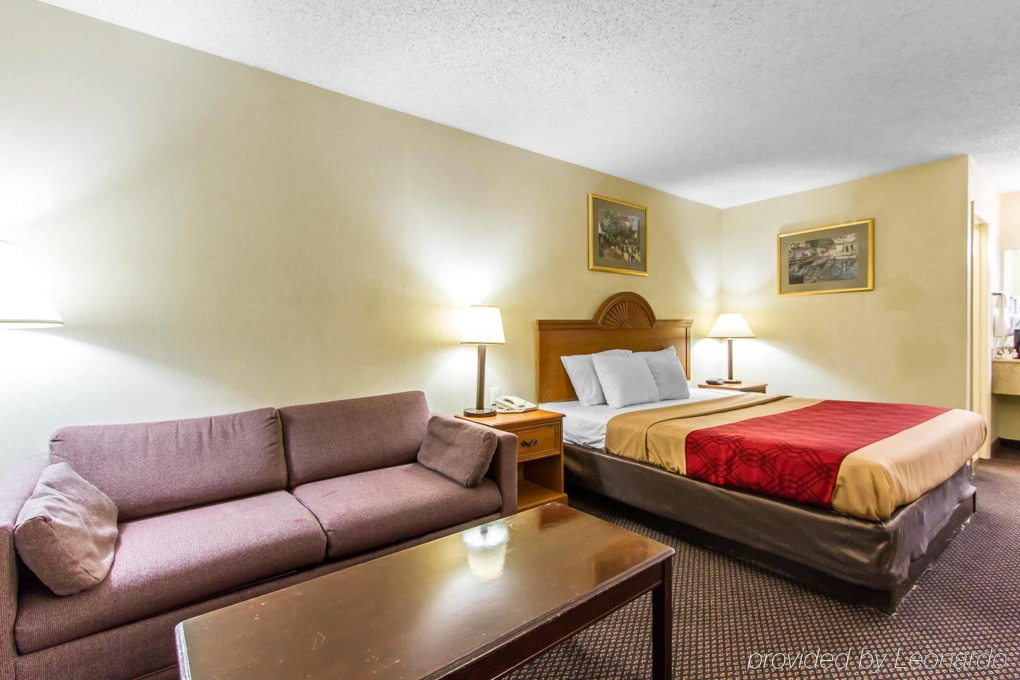 Econo Lodge & Suites Clarksville Exteriör bild