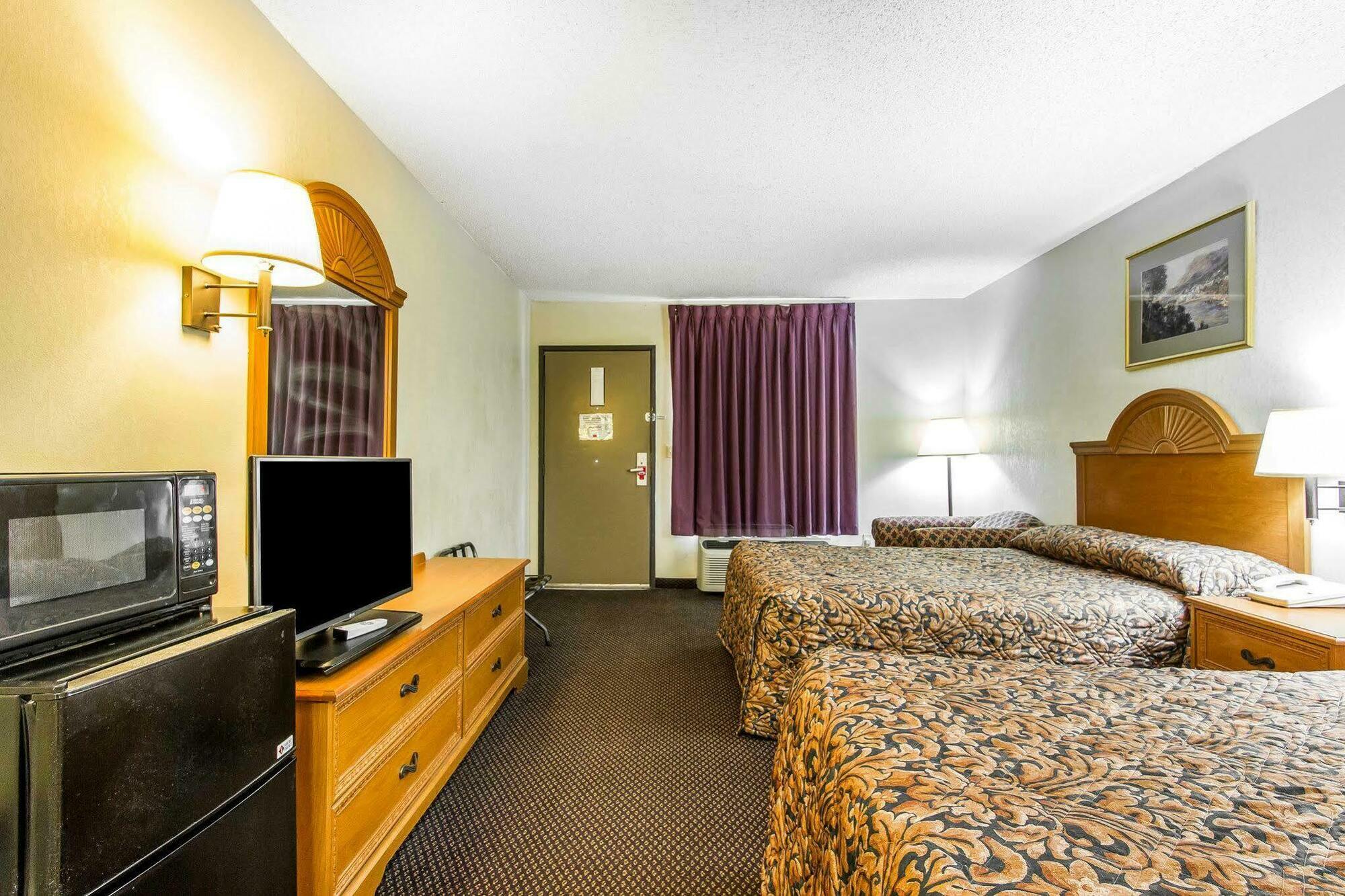 Econo Lodge & Suites Clarksville Exteriör bild