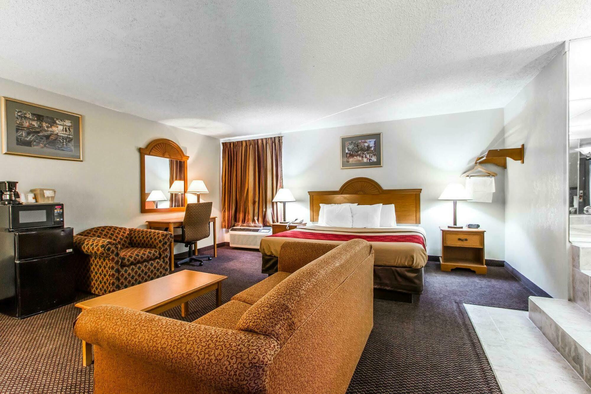 Econo Lodge & Suites Clarksville Exteriör bild